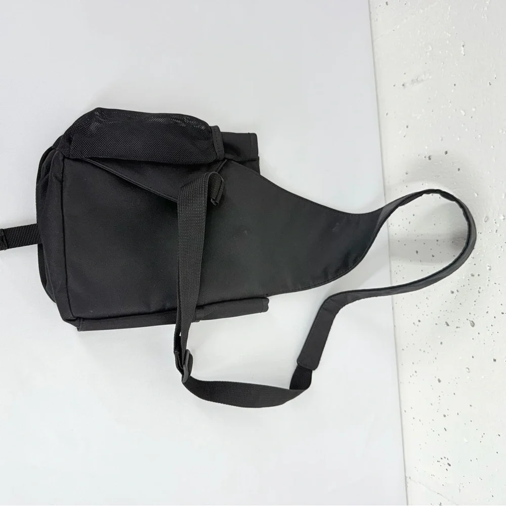 Vintage Nike Black Crossbody Sling Bag